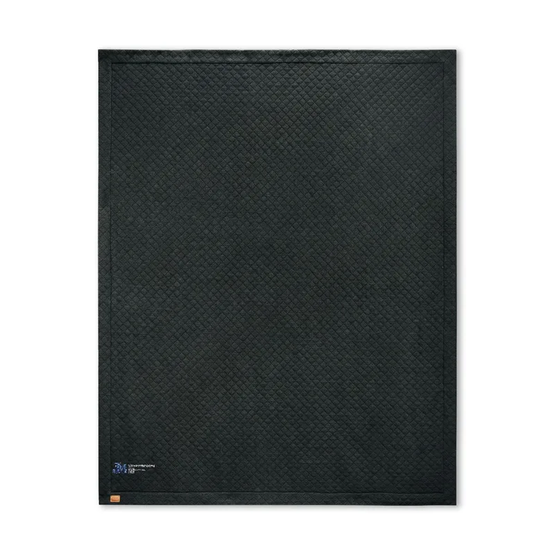 Diamond Quilt Blanket (Embroidery) in Dark Grey Heather